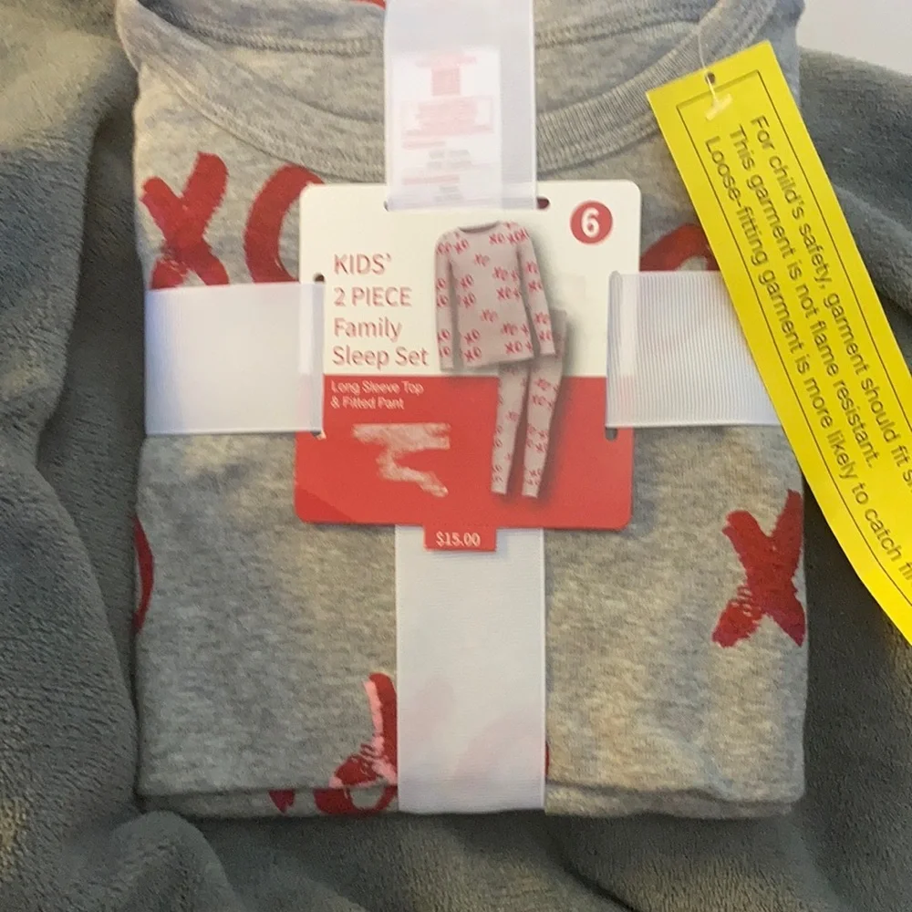 FINAL MARKDOWN Children’s 2 piece pajama set 6 nip
